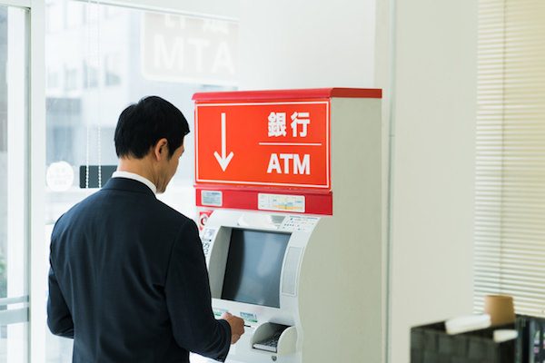 銀行カードローンの功罪 全銀協・平野新会長「規制は適当でない」